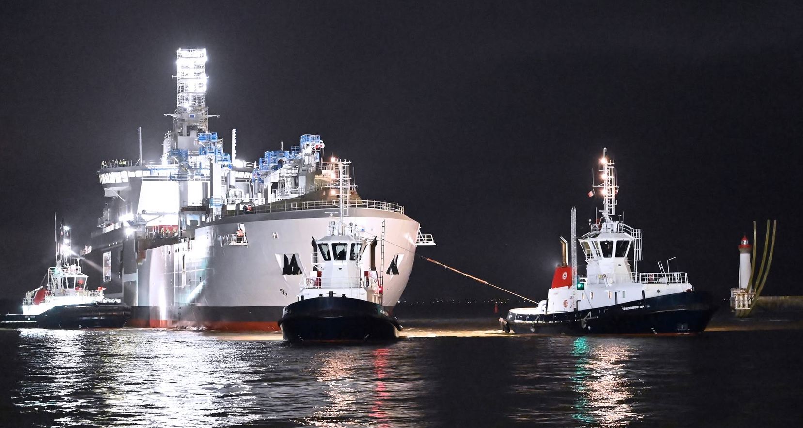 BRF Émile Bertin à flot aux Chantiers de l'Atlantique à Saint-Nazaire