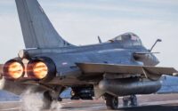 Catapultage d’un Rafale Marine armé d’une AASM 1000 kg