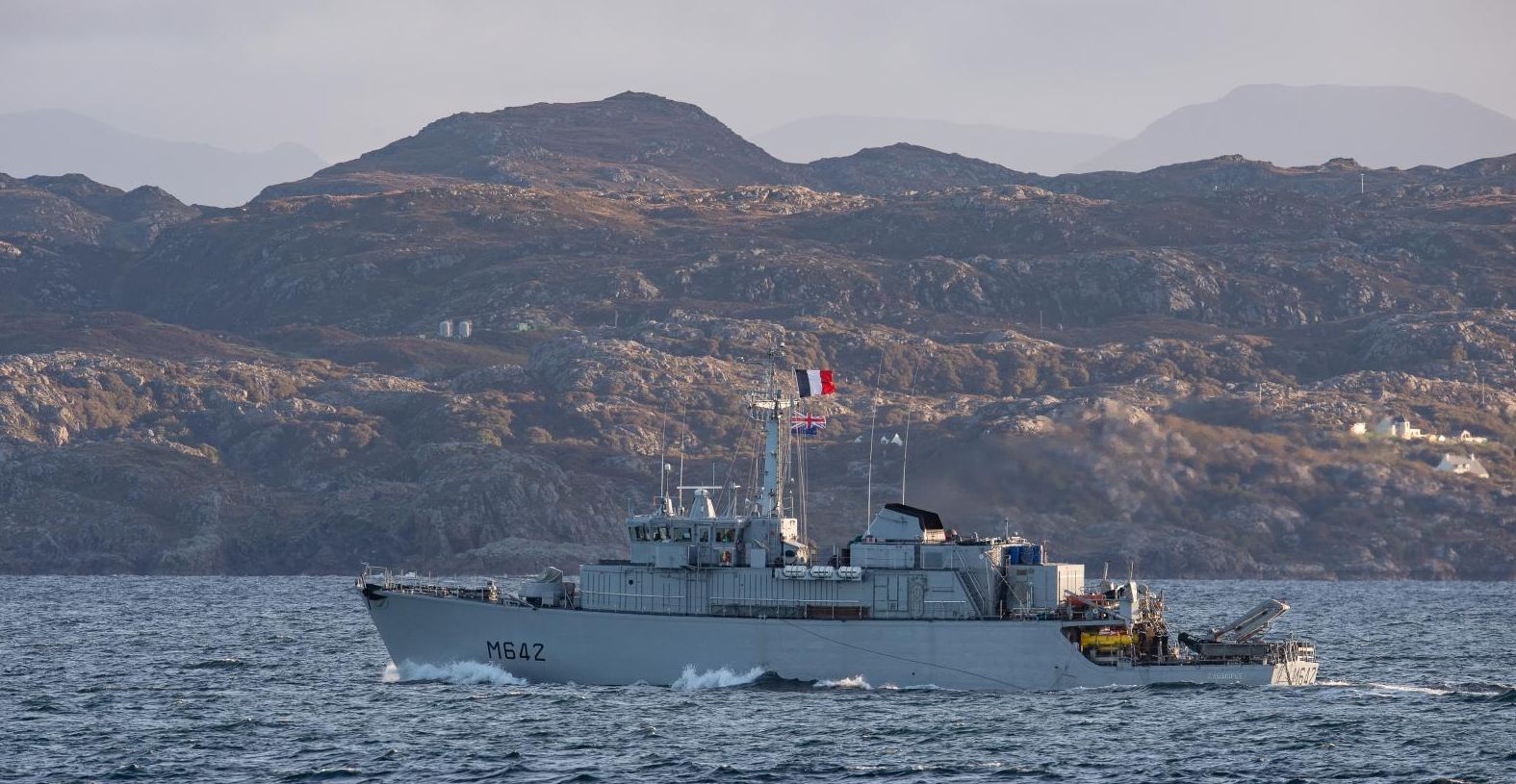 chasseur de mines tripartite de la Marine nationale en mer