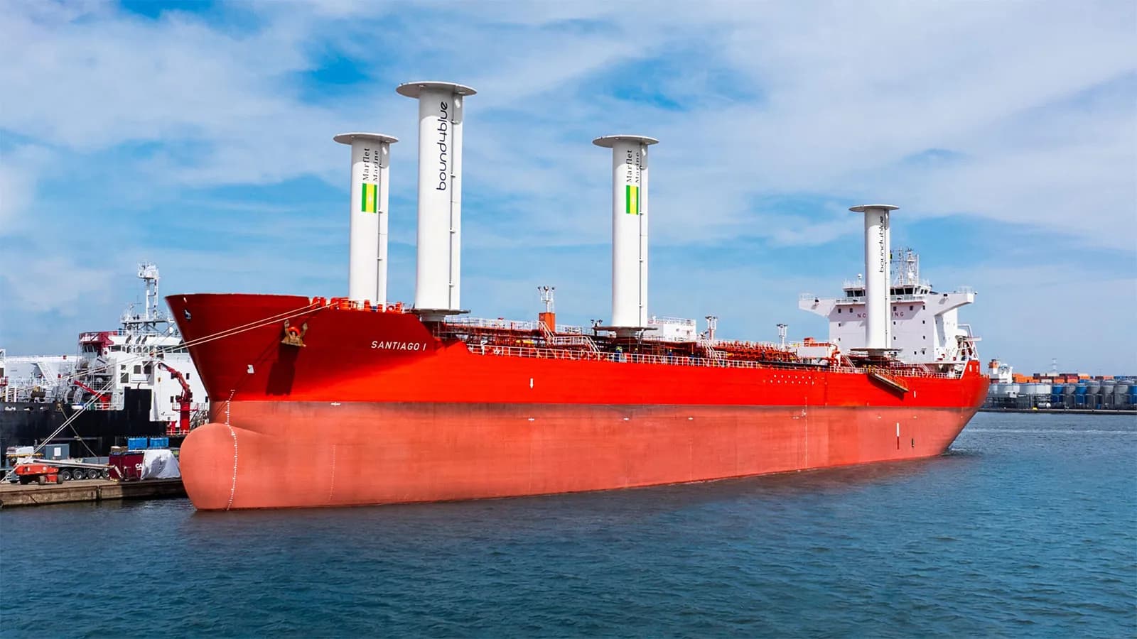 chimiquier Santiago I avec ses quatre voiles de succion eSAIL
