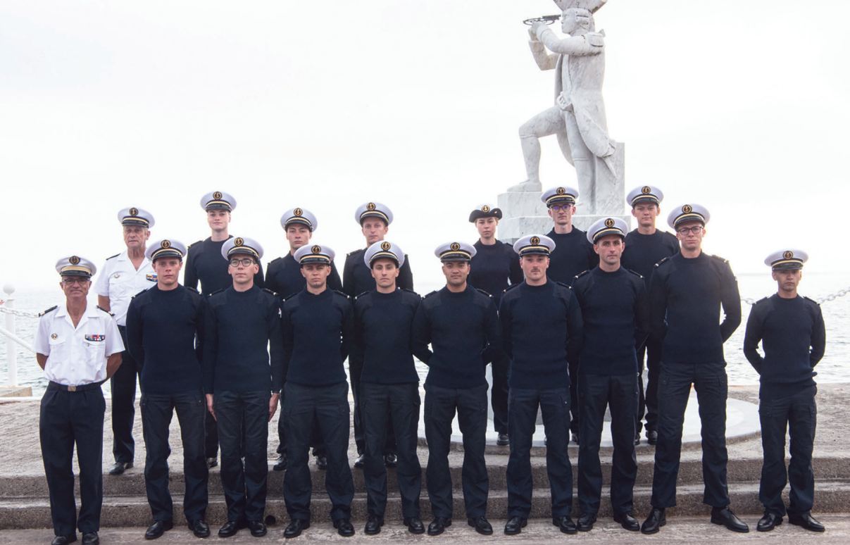 élèves officiers en uniforme ENSM Marseille