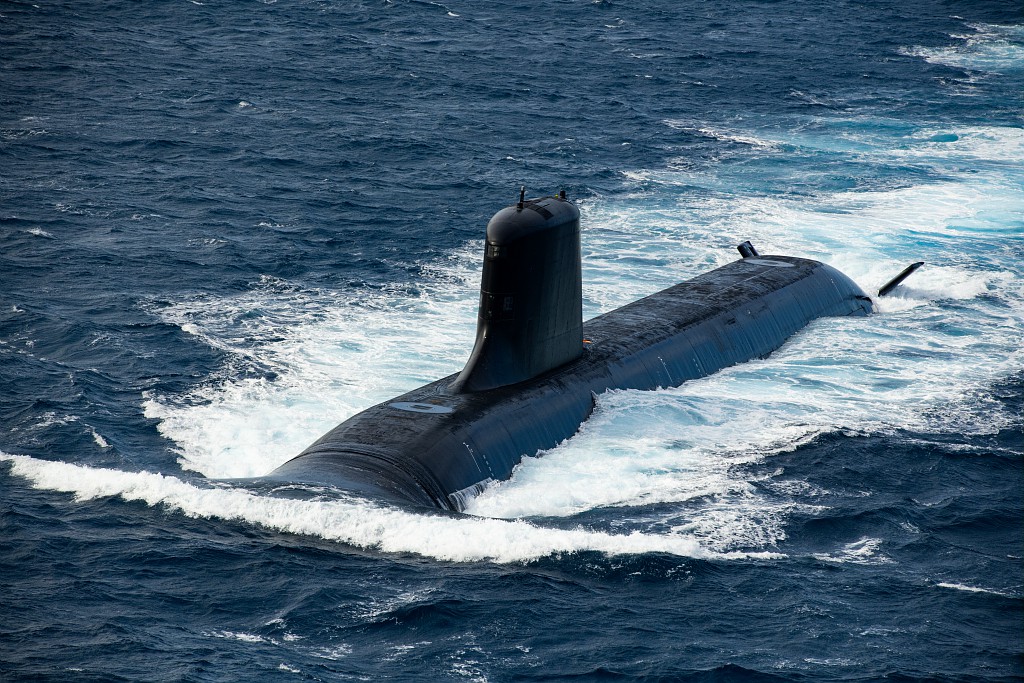 sous-marin de la classe Barracuda de la Marine nationale en surface