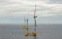 trois éoliennes flottantes WindFloat du parc EFGL