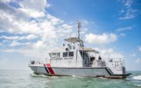 vedette côtière de surveillance maritime de la gendarmerie maritime en mer