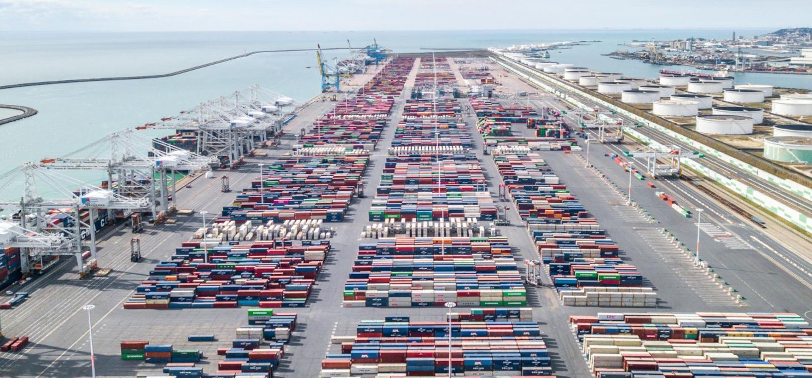 vue aérienne des terminaux à conteneurs du Havre