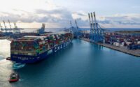 vue aérienne d'un terminal à conteneurs CMA CGM